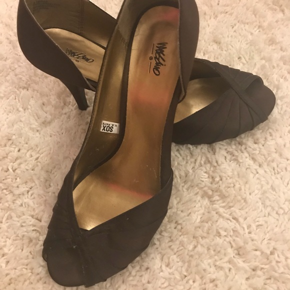 Shoes - Picture 2 of 4